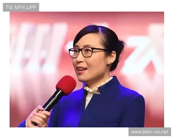 裁判争议成关键时刻全场起立致敬展现不凡勇气与荣耀 裁判争议成关键时刻全场起立致敬展现不凡勇气与荣耀